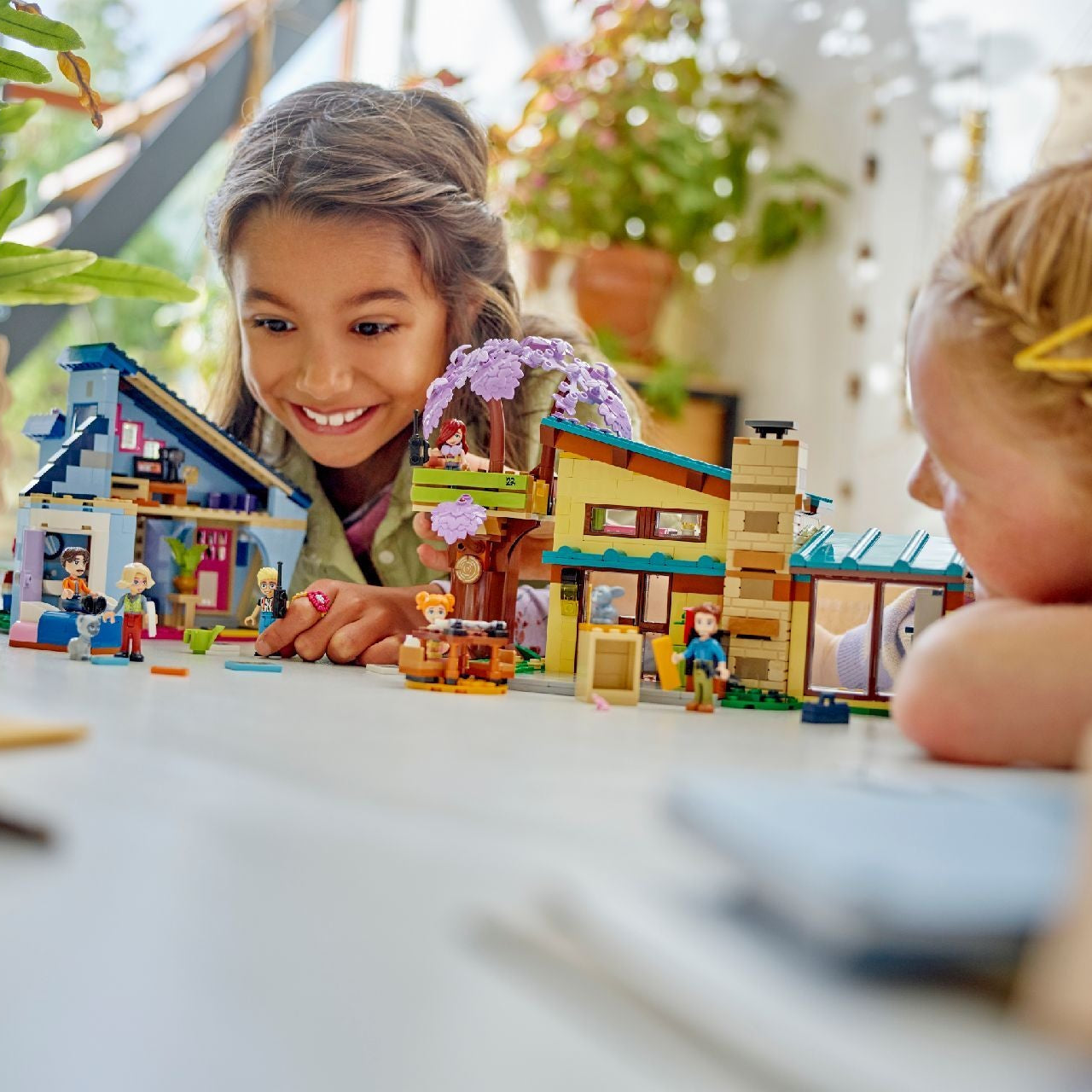 Lego 42620 Olly and Paisley's Family Houses