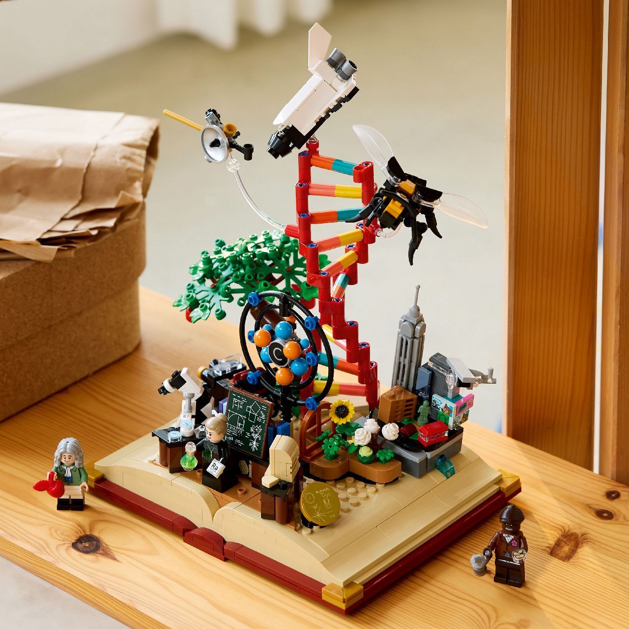 Lego 21355 The Evolution of STEM