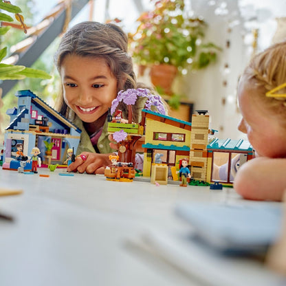 Lego 42620 Olly and Paisley's Family Houses